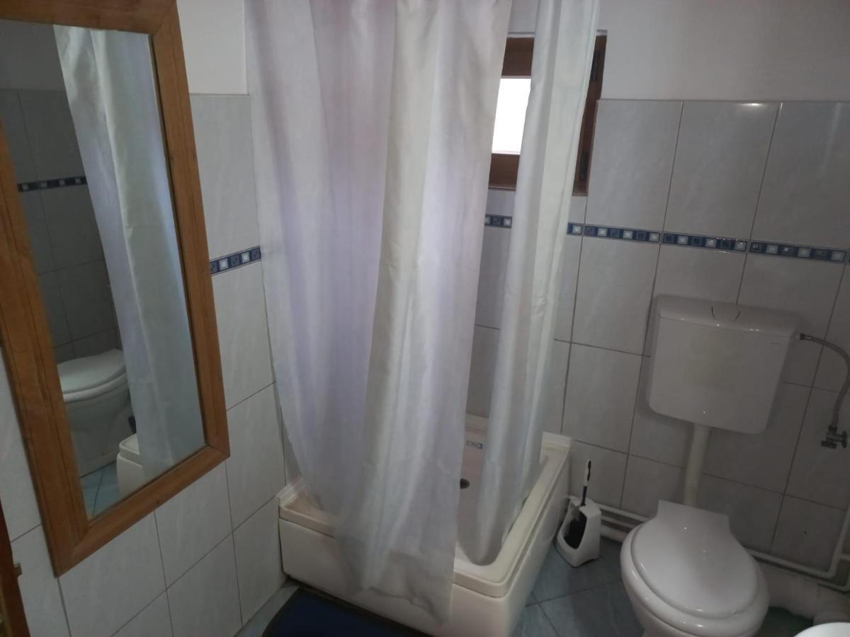 Double Room With Private Bathroom By Osteria Constantino Targoviste Buitenkant foto