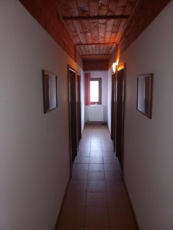 Double Room With Private Bathroom By Osteria Constantino Targoviste Buitenkant foto
