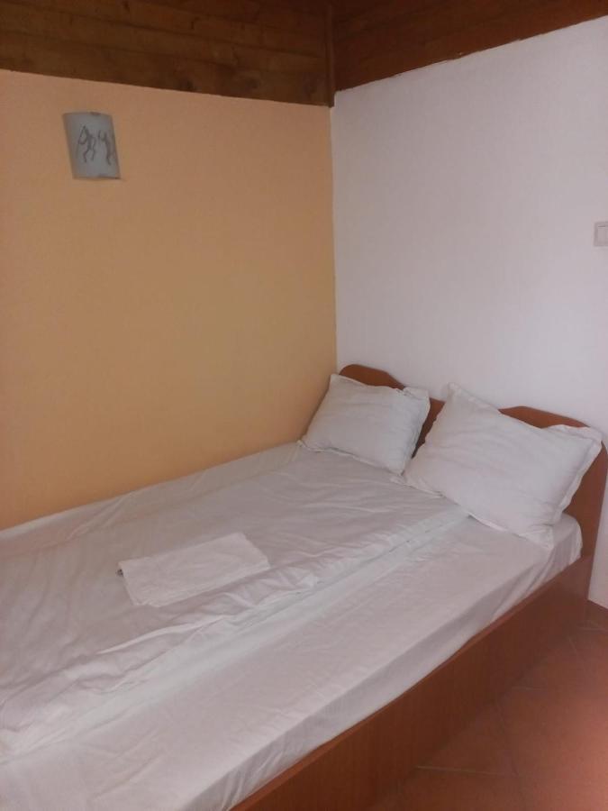 Double Room With Private Bathroom By Osteria Constantino Targoviste Buitenkant foto