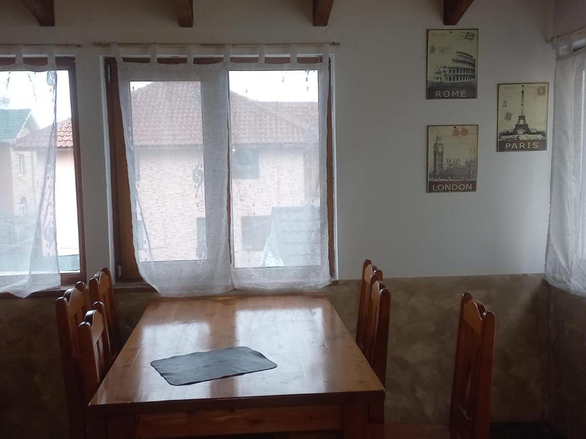 Double Room With Private Bathroom By Osteria Constantino Targoviste Buitenkant foto